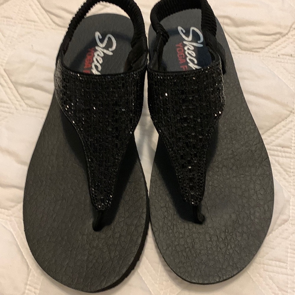 Skechers women’s yoga flip-flop